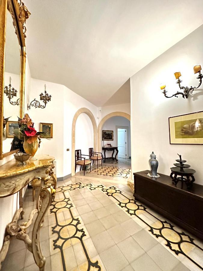 Elegante Appartamento Nel Cuore Del Barocco Lecce Exterior photo
