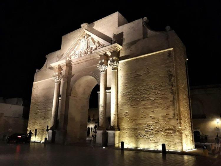 Elegante Appartamento Nel Cuore Del Barocco Lecce Exterior photo
